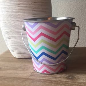Metal chevron pail